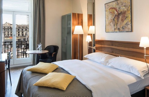 Old Town Hotel | Central Plaza Hotel