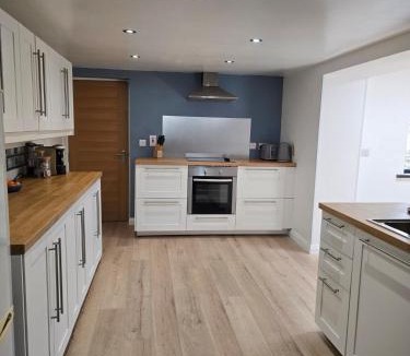 Moffat House | Central Portrush Townhouse available for Open Golf