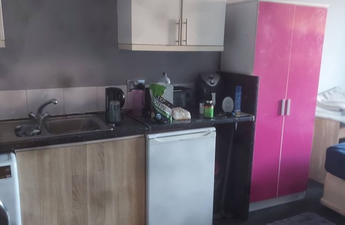 Preston Apartment | Central Preston Studio - Perfect City Break