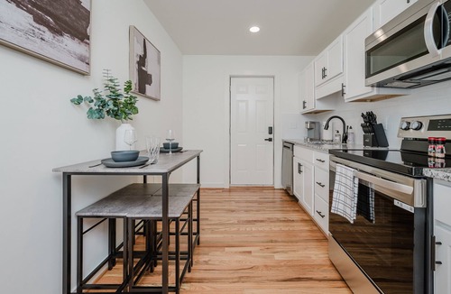 Civil Rights Historic District Condo | Central Quarters- Groups/King & Queen Beds/Parking