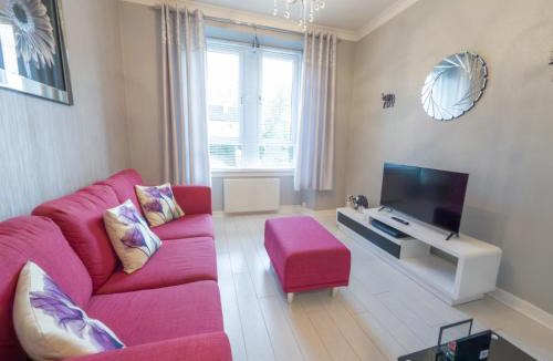 Renfrew Apartment | Central Renfrew 1BR Apt