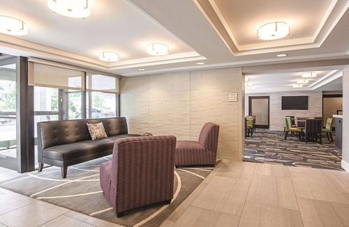 Portland Hotel | Central Room in Portland | Couple Stay w/Complimentary Breakfast