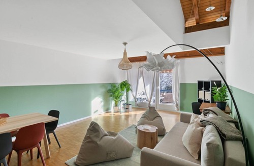 Hirslanden Apartment | Central & Roomy: Near Lake Zurich