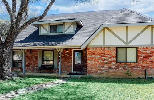 Leon Valley House | Central SA Stay at its Finest, Room for 12