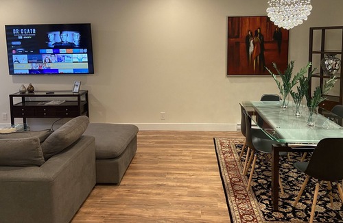 Saint-Laurent House | Central Saint-Laurent, Montreal Triplex - fits 8PPL