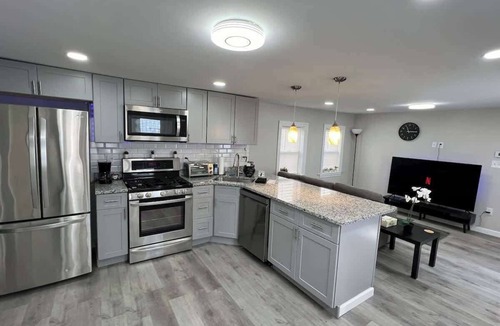 Salem House | Central Salem Retreat 2bd W/parking