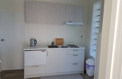 New Plymouth Apartment | Central Self Contained 1 Bedroom Apartment