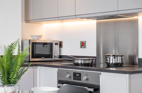 Barnt Green Apartment | Central Solihull Studio | NEC, Airport | Free Parking