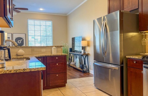 West Congress House | Central South Austin, Fenced Yard + Pets, Fire pit