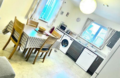 Saint Ola Apartment | Central Spacious 2 Bed 2 Bath, Free WiFi & Parking, Park View