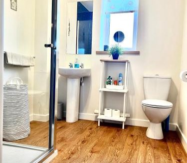 Saint Ola Apartment | Central Spacious 2 Bed 2 Bath, Free WiFi & Parking, Park View