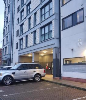 Whittington Apartment | Central spacious and secure with a double bed