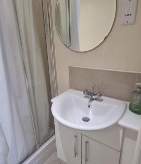 Whittington Apartment | Central spacious and secure with a double bed