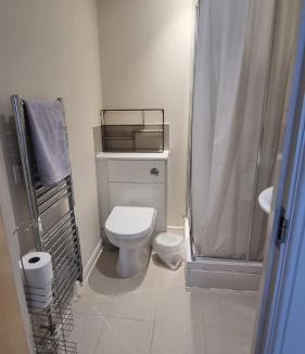 Whittington Apartment | Central spacious and secure with a double bed