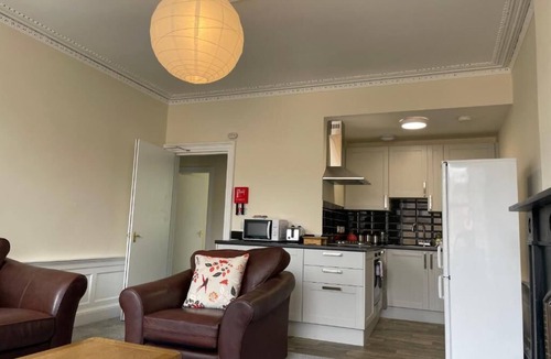 Gifford Apartment | Central Specious Newington Apartment