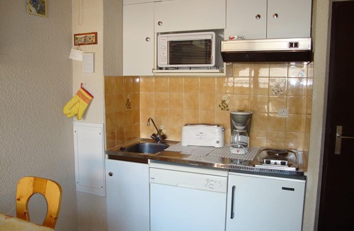 Pralognan-la-Vanoise Apartment | Central studio, south balcony, pets & parking