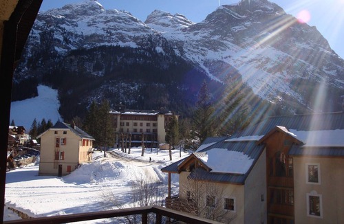 Pralognan-la-Vanoise Apartment | Central studio, south balcony, pets & parking