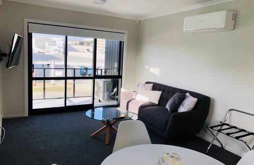 Hamilton Apartment | Central Stadium Apartment 101