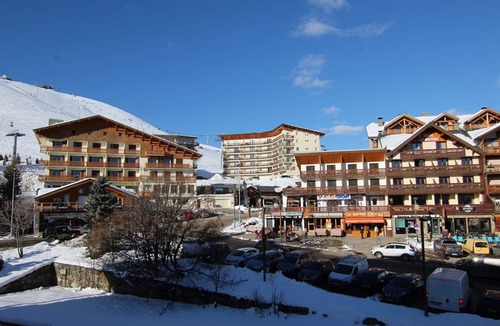 Jeux Apartment | Central Studio for 4 with Ski-In Access and Amenities in L'Alpe d'Huez