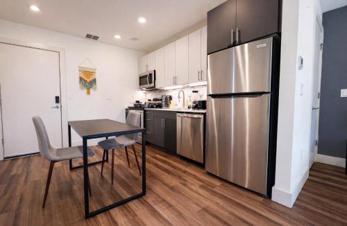 Brewerytown Apartment | Central Studio w Wifi & WD Gym Rooftop