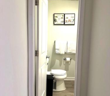 Calverton Apartment | Central Studio with Free Parking