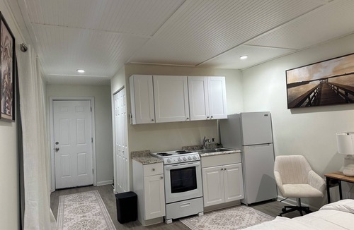 Calverton Apartment | Central studio with free parking