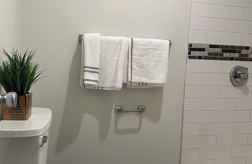 Calverton Apartment | Central studio with free parking