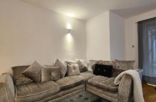 Cathedrals House | Central Suite and Private Patio!