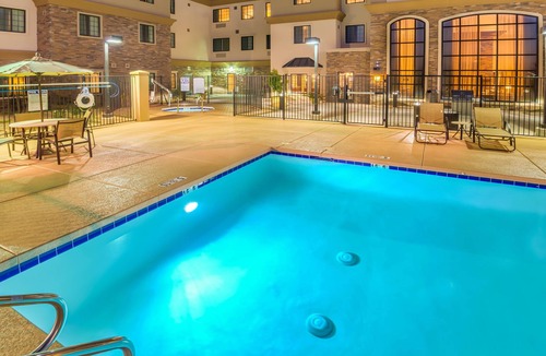 Chandler Condo | Central Suite | Heated Pool + Free Breakfast