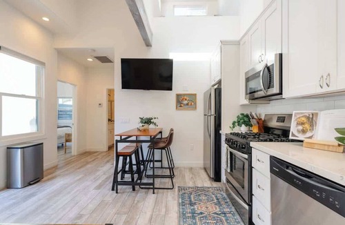 Mission Hills Apartment | Central & Sunny Designer Living! Mins to Downtown