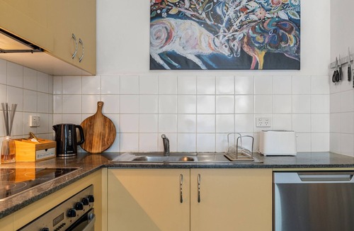 Chippendale Apartment | Central Sydney 1BR unit with Pool Gym Parking!