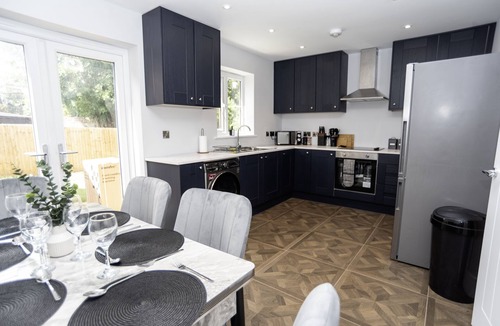 Telford House | Central Telford Home - Sleeps 8 - Private Parking