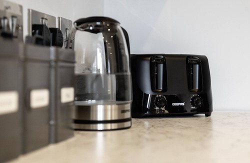 Telford House | Central Telford Home - Sleeps 8 - Private Parking