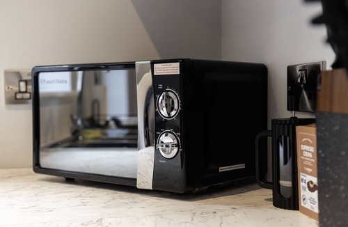 Telford House | Central Telford Home - Sleeps 8 - Private Parking