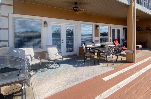 Lake Hamilton Apartment | Central Terrace Retreat