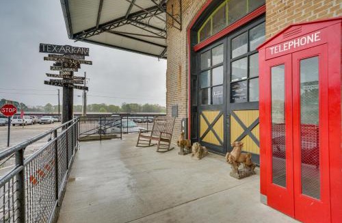 Texarkana Apartment | Central Texarkana Studio Rental w/Railroad Views!