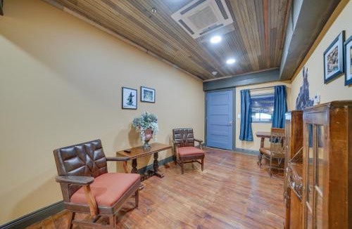 Texarkana Apartment | Central Texarkana Studio Rental w/Railroad Views!