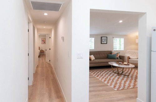 Thousand Oaks House | Central Thousand Oaks retreat close to shops & eats!
