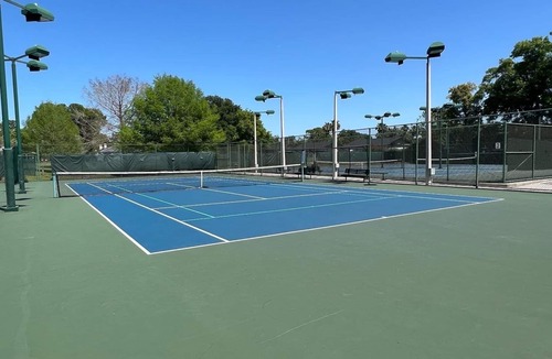 Conway House | Central to everything, tons of food options!