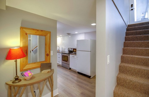 Rose Park Apartment | Central to Everything! Missoula Stay w/Courtyard