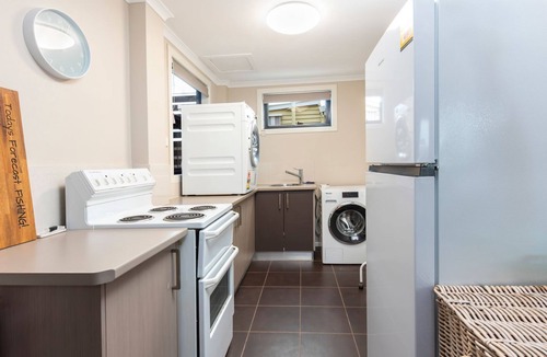 Torquay House | Central Torquay Treasure Close To Beach