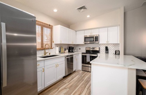 Avondale House | Central Tucson Remodeled Townhome