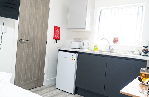 Adamsdown Apartment | Central twin bed apartment