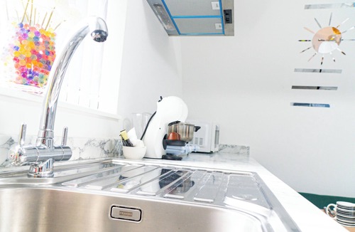 Adamsdown Apartment | Central twin bed apartment