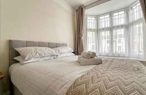 Pontrilas Apartment | Central Tything Worcester Apartment - Free Parking