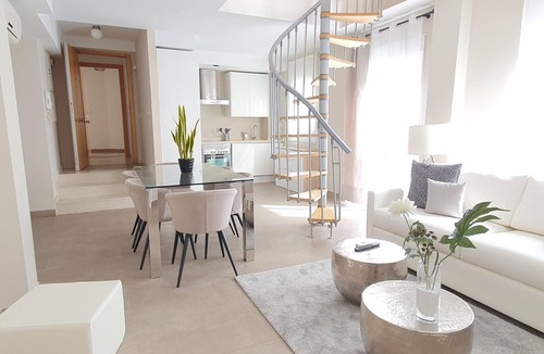El Pilar Apartment | Central Valencia apartment with terraces and 3 bedrooms