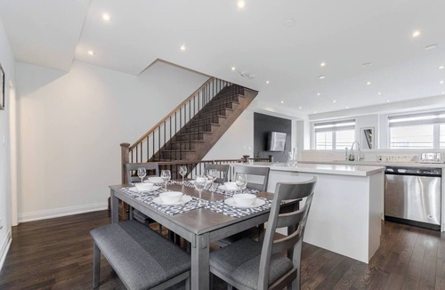 Beverley Glen House | Central Vaughan- Stylish 3-Bedroom House