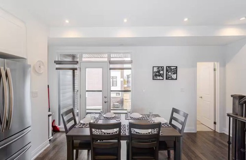 Beverley Glen House | Central Vaughan- Stylish 3-Bedroom House