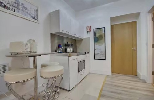 Portsmouth Apartment | Central Versatile Studio