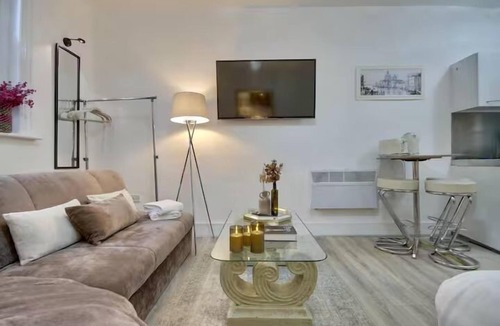 Portsmouth Apartment | Central Versatile Studio